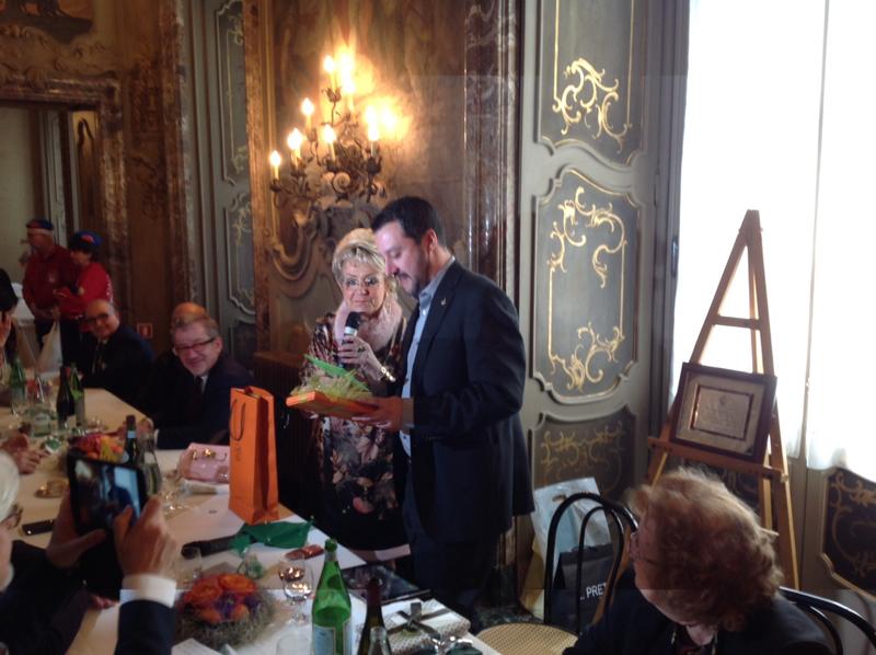 Salvini compie gli anni ecco i video e le foto della festa a Milano Salvini compie gli anni ecco i video e le foto della festa a Milano