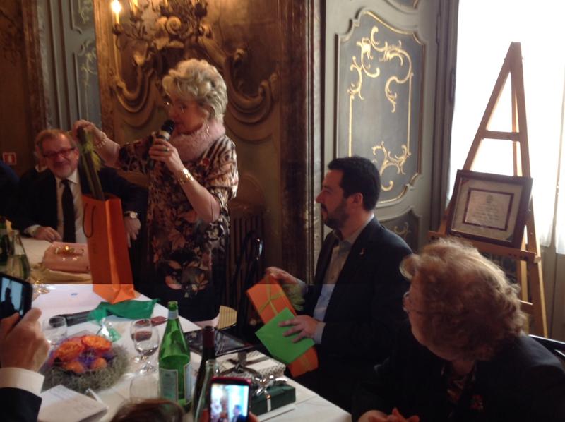 Salvini compie gli anni ecco i video e le foto della festa a Milano Salvini compie gli anni ecco i video e le foto della festa a Milano