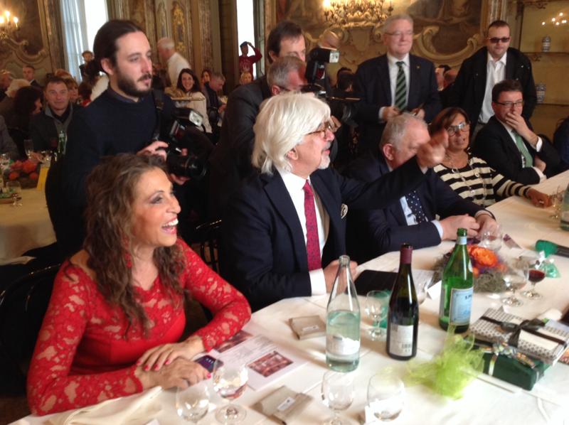 Salvini compie gli anni ecco i video e le foto della festa a Milano Salvini compie gli anni ecco i video e le foto della festa a Milano