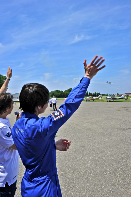 Il WeFly! Team salutato dallo spazio da Samantha Cristoforetti Il WeFly! Team salutato dallo spazio da Samantha Cristoforetti