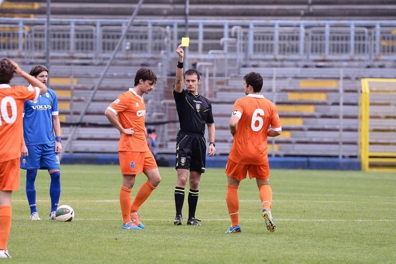 Calcio in lutto, muore l’arbitro Colosimo in un incidente stradale Calcio in lutto, muore l’arbitro Colosimo in un incidente stradale
