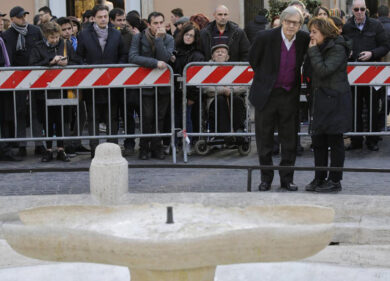 Colletta olandese per la Barcaccia: 3200 €. Ma dagli hooligans danni per 5 milioni