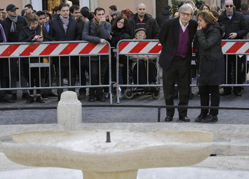 Colletta olandese per la Barcaccia: 3200 €. Ma dagli hooligans danni per 5 milioni Colletta olandese per la Barcaccia: 3200 €. Ma dagli hooligans danni per 5 milioni