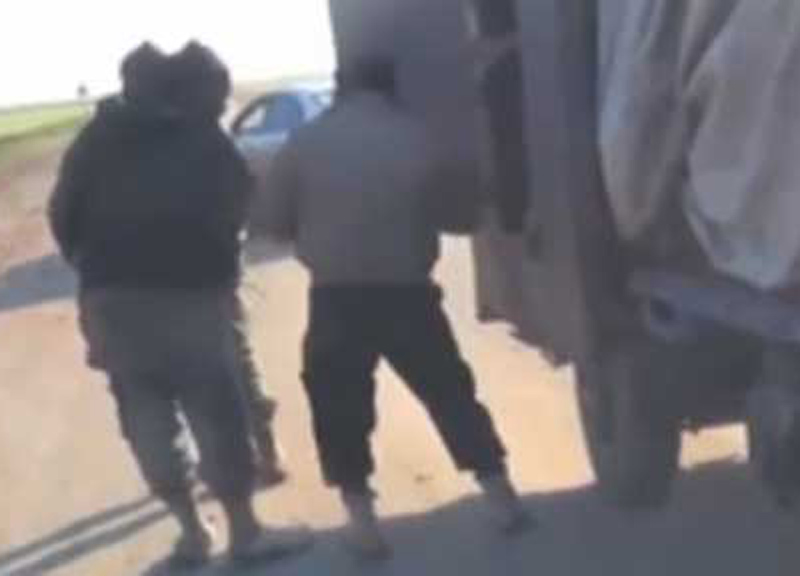 Isis, nuovo video: bambino uccide spia del Mossad Isis, nuovo video: bambino uccide spia del Mossad