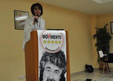 “Sala vai a casa”: protesta 5 stelle in consiglio regionale. Carcano espulsa dall’aula