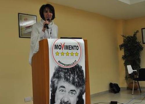 “Sala vai a casa”: protesta 5 stelle in consiglio regionale. Carcano espulsa dall’aula “Sala vai a casa”: protesta 5 stelle in consiglio regionale. Carcano espulsa dall’aula