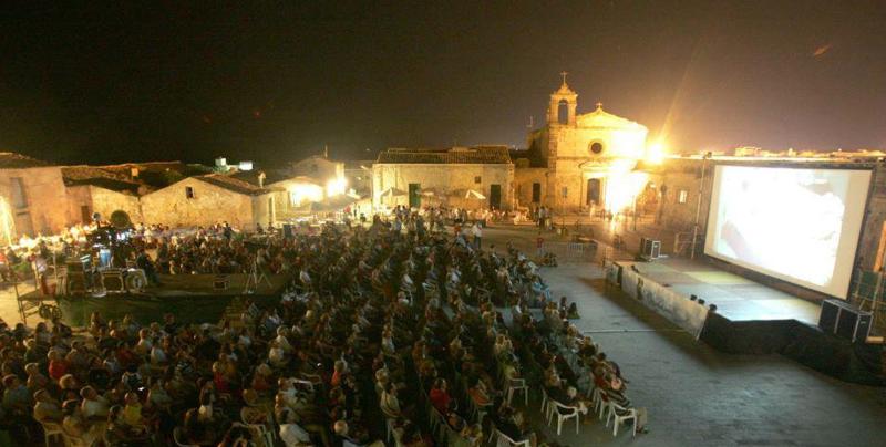 A Marzamemi il cinema è suggestione A Marzamemi il cinema è suggestione