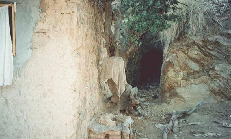 Bin Laden sorridente nel rifugio. Le foto mai viste Bin Laden sorridente nel rifugio. Le foto mai viste