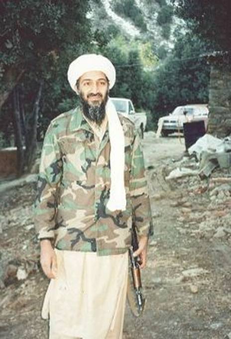 Bin Laden sorridente nel rifugio. Le foto mai viste Bin Laden sorridente nel rifugio. Le foto mai viste