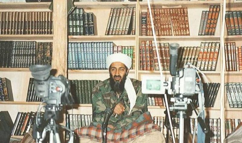 Bin Laden sorridente nel rifugio. Le foto mai viste Bin Laden sorridente nel rifugio. Le foto mai viste