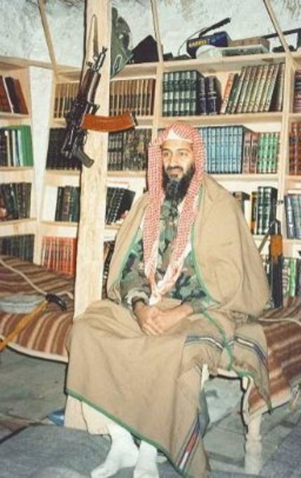 Bin Laden sorridente nel rifugio. Le foto mai viste Bin Laden sorridente nel rifugio. Le foto mai viste