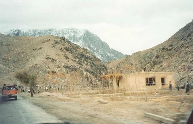 Bin Laden sorridente nel rifugio. Le foto mai viste Bin Laden sorridente nel rifugio. Le foto mai viste