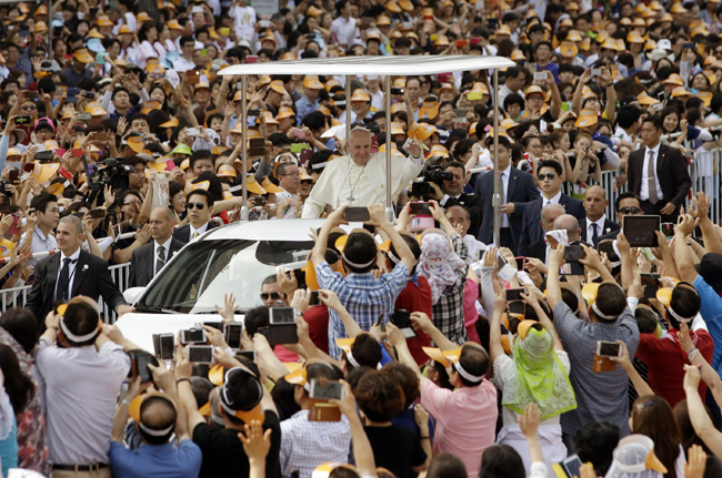 Papa Francesco, due anni fa l’elezione. Cacciari: “Ecco le sue riforme” Papa Francesco, due anni fa l’elezione. Cacciari: “Ecco le sue riforme”