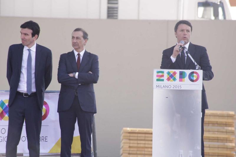 Expo, Renzi in visita al cantiere: “Una grande cattedrale laica” Expo, Renzi in visita al cantiere: “Una grande cattedrale laica”
