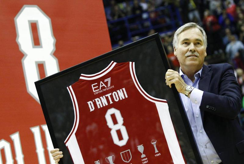 Olimpia Milano, festa per Mike D’Antoni e ko al Malaga in Eurolega Olimpia Milano, festa per Mike D’Antoni e ko al Malaga in Eurolega