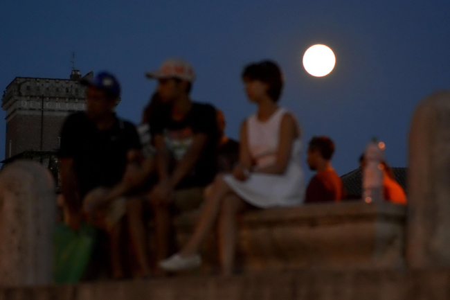 Eclissi e bacio sole-luna, ecco le foto!