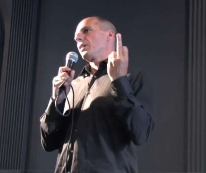Grecia/ Varoufakis mostra il dito medio alla Merkel Grecia/ Varoufakis mostra il dito medio alla Merkel