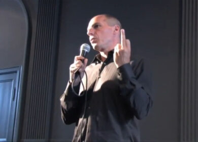 Video di Varoufakis (Grecia) che mostra il dito medio alla Germania