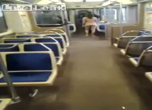 Facebook? Bullismo, violenza e nudità. Foto di nudità Facebook? Bullismo, violenza e nudità. Foto di nudità