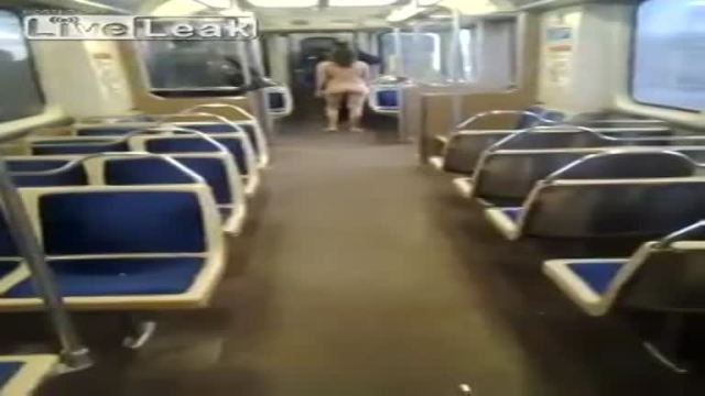 Facebook? Bullismo, violenza e nudità. Foto di nudità Facebook? Bullismo, violenza e nudità. Foto di nudità