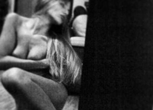 Facebook: bullismo, violenza e nudità. Foto di nudità, nudità