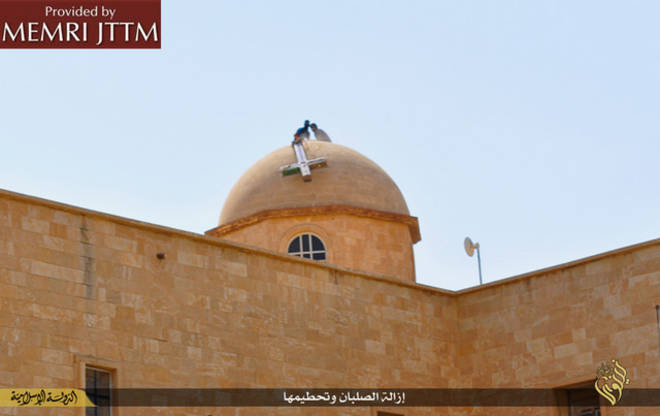 Isis choc, distrutte chiese e simboli cristiani in Iraq. IMMAGINI Isis choc, distrutte chiese e simboli cristiani in Iraq. IMMAGINI