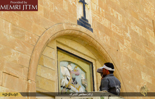 Isis choc, distrutte chiese e simboli cristiani in Iraq. IMMAGINI Isis choc, distrutte chiese e simboli cristiani in Iraq. IMMAGINI