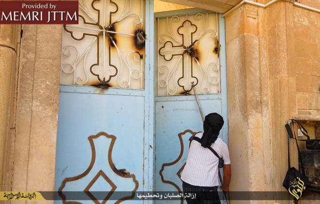 Isis choc, distrutte chiese e simboli cristiani in Iraq. IMMAGINI Isis choc, distrutte chiese e simboli cristiani in Iraq. IMMAGINI