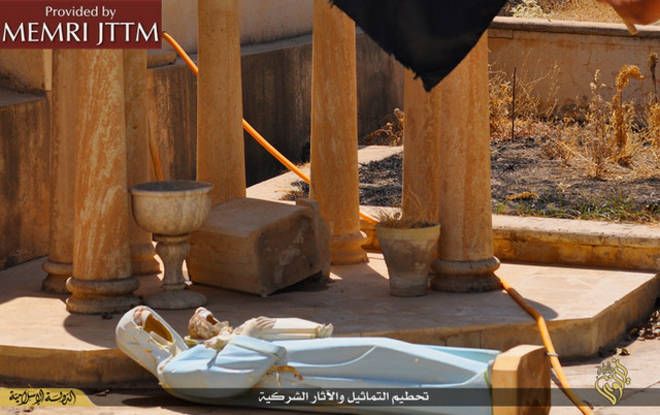 Isis choc, distrutte chiese e simboli cristiani in Iraq. IMMAGINI Isis choc, distrutte chiese e simboli cristiani in Iraq. IMMAGINI