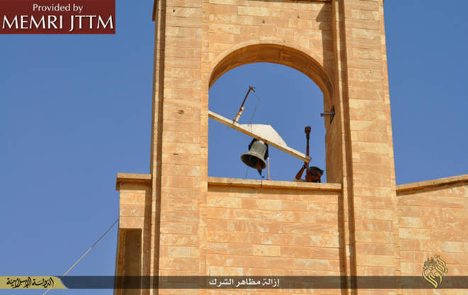 Isis choc, distrutte chiese e simboli cristiani in Iraq. IMMAGINI Isis choc, distrutte chiese e simboli cristiani in Iraq. IMMAGINI