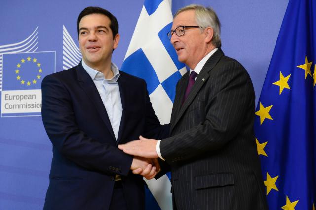 Juncker, lezione di stile a Tsipras e Varoufakis. “Impegnato a lavorare, lascio ad altri la tv” Juncker, lezione di stile a Tsipras e Varoufakis. “Impegnato a lavorare, lascio ad altri la tv”