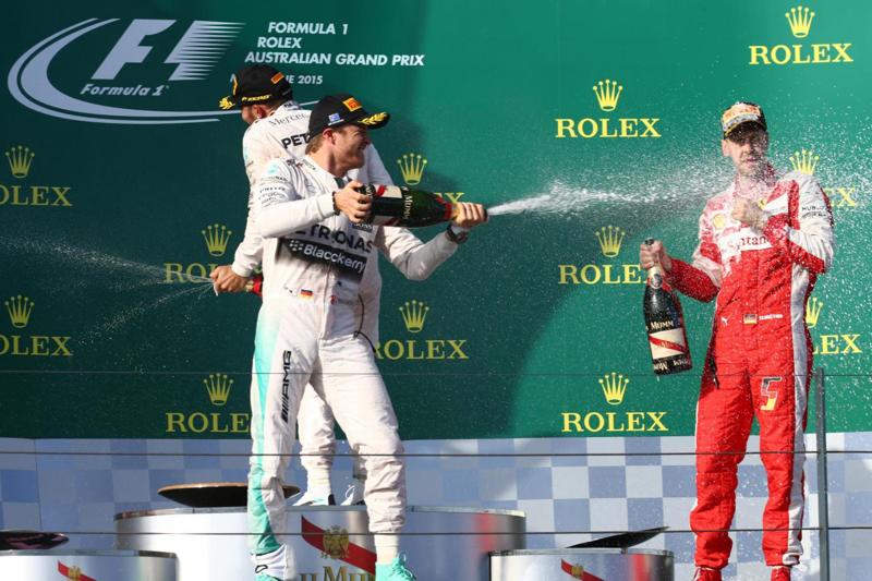 Vettel nei box Mercedes: spia per la Ferrari in Malesia Vettel nei box Mercedes: spia per la Ferrari in Malesia