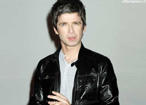 Strazio/ Noel Gallagher picchia a botte e tanto strazio Fazio!!! Strazio/ Noel Gallagher picchia a botte e tanto strazio Fazio!!!