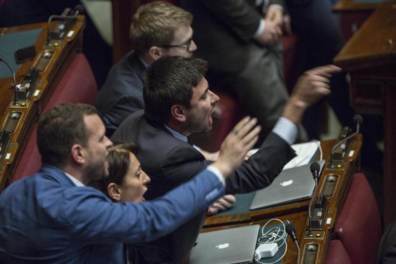 Grandi opere: Lupi alla Camera. “Non lascio”
