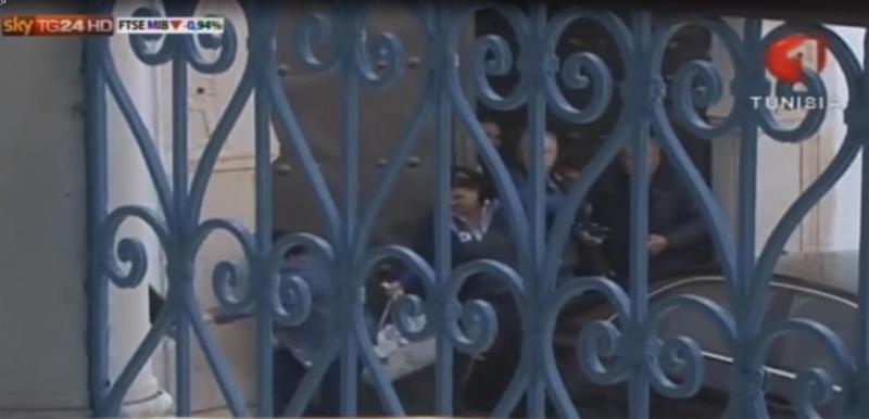 Tunisi, strage di turisti al museo. Anche due italiani uccisi