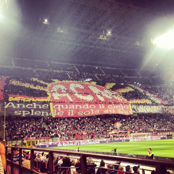Milan, Curva Sud contro Silvio Berlusconi: “Vendi o no?” Milan, Curva Sud contro Silvio Berlusconi: “Vendi o no?”