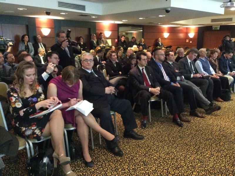 Russia, imprenditori contro le sanzioni: “5 miliardi gettati in fumo” Russia, imprenditori contro le sanzioni: “5 miliardi gettati in fumo”