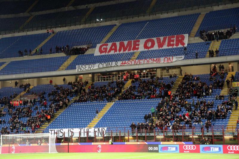Milan, Menez cancella il Cagliari. Ma per i tifosi è “Game Over”
