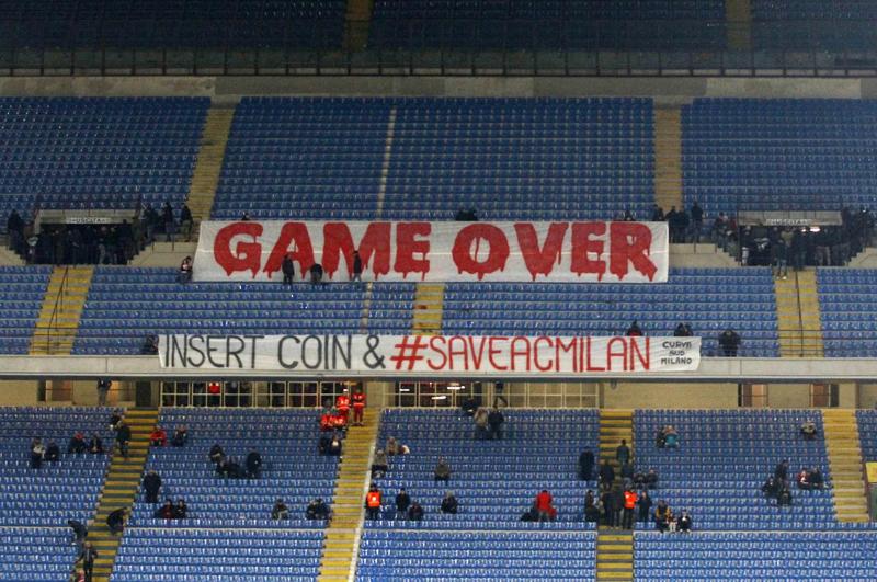 Milan, Menez cancella il Cagliari. Ma per i tifosi è “Game Over”