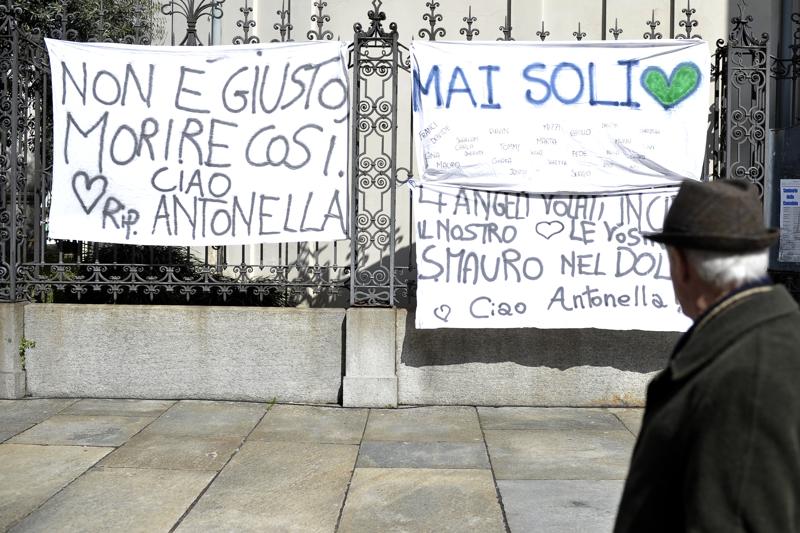 Torino, commozione per i funerali delle vittime di Tunisi Torino, commozione per i funerali delle vittime di Tunisi