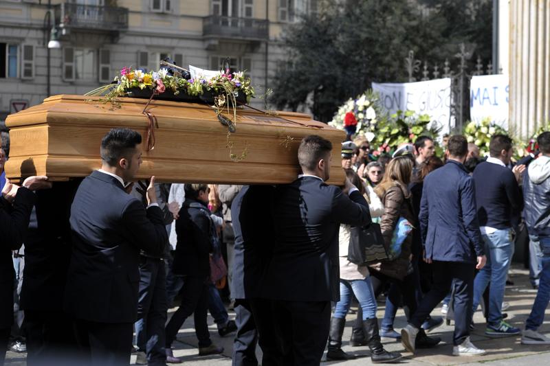 Torino, commozione per i funerali delle vittime di Tunisi Torino, commozione per i funerali delle vittime di Tunisi