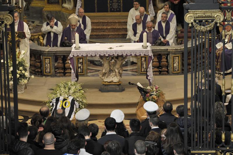 Torino, commozione per i funerali delle vittime di Tunisi Torino, commozione per i funerali delle vittime di Tunisi