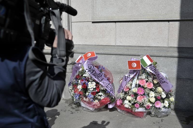 Torino, commozione per i funerali delle vittime di Tunisi Torino, commozione per i funerali delle vittime di Tunisi