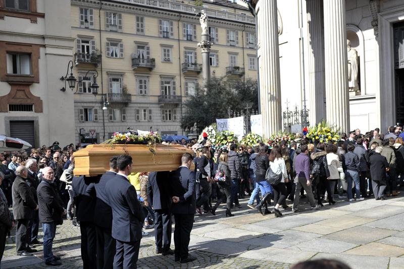 Torino, commozione per i funerali delle vittime di Tunisi Torino, commozione per i funerali delle vittime di Tunisi