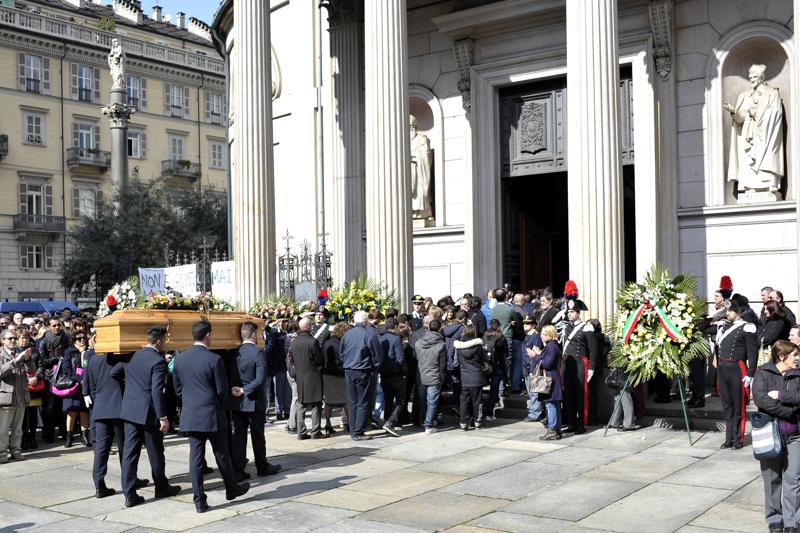 Torino, commozione per i funerali delle vittime di Tunisi Torino, commozione per i funerali delle vittime di Tunisi