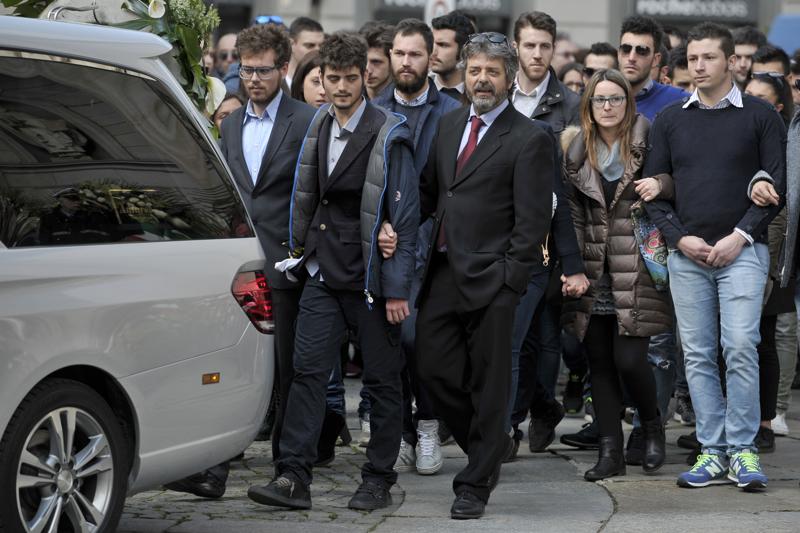 Torino, commozione per i funerali delle vittime di Tunisi Torino, commozione per i funerali delle vittime di Tunisi