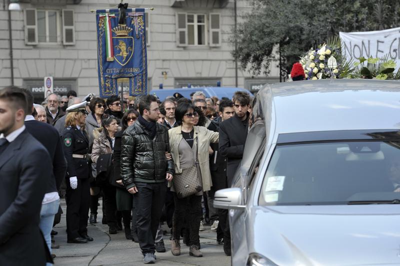 Torino, commozione per i funerali delle vittime di Tunisi Torino, commozione per i funerali delle vittime di Tunisi