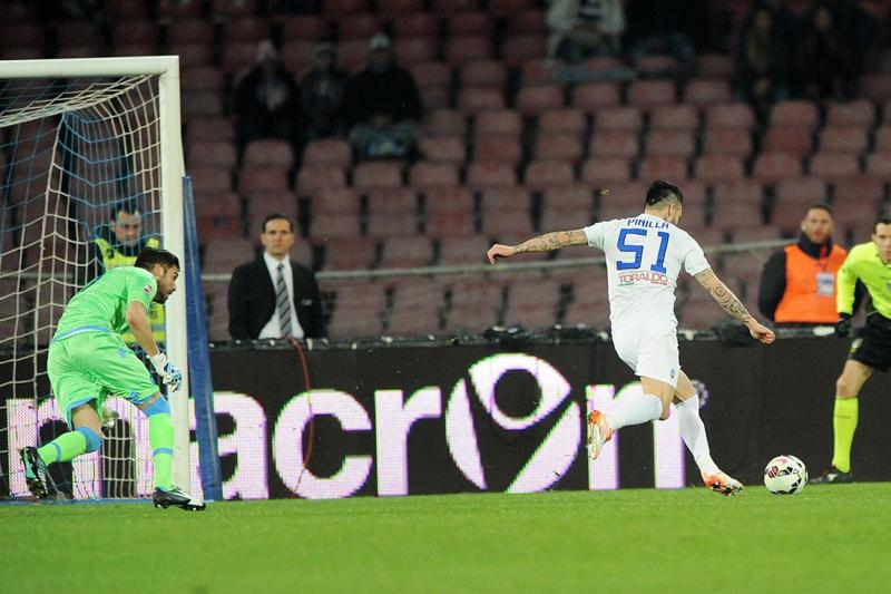Napoli contro l’arbitro Calvarese: “Vergogna, campionato falsato” Napoli contro l’arbitro Calvarese: “Vergogna, campionato falsato”
