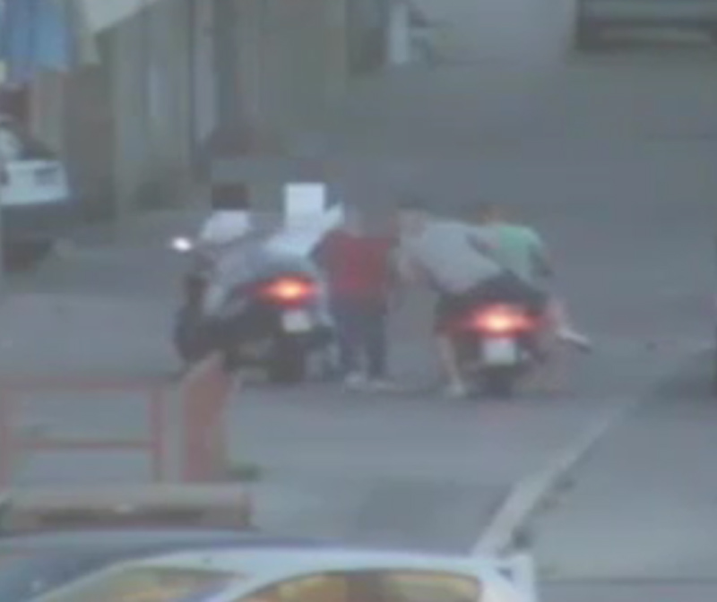 Camorra, guerra tra clan con raid e spari tra la gente in strada Camorra, guerra tra clan con raid e spari tra la gente in strada