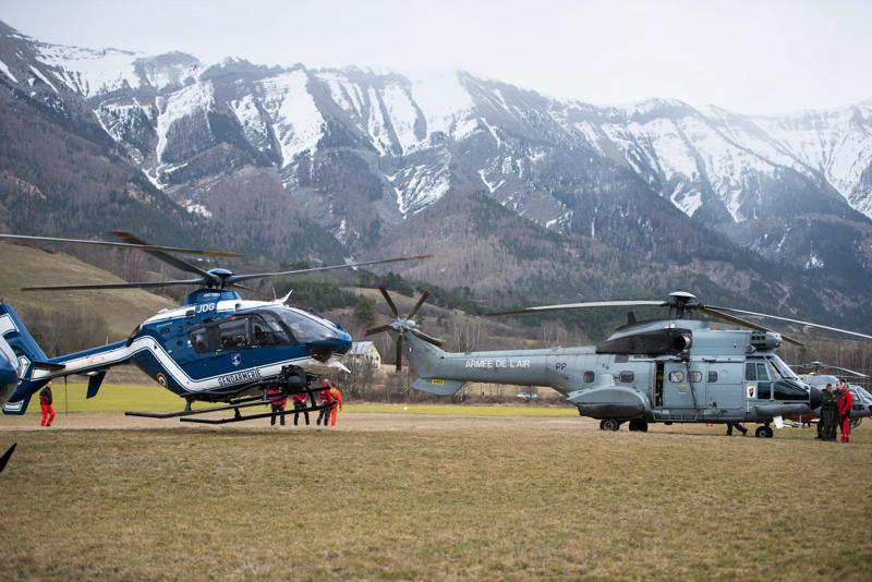 Airbus, familiari in lacrime e la ricerca del relitto. Le foto